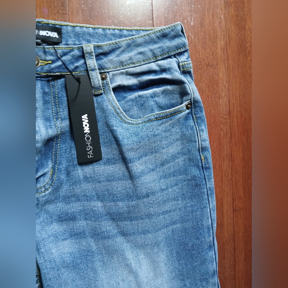 Stylish Fashion Nova Medium Wash Blue Straight Leg Jeans NWT - Picture 12 of 16
